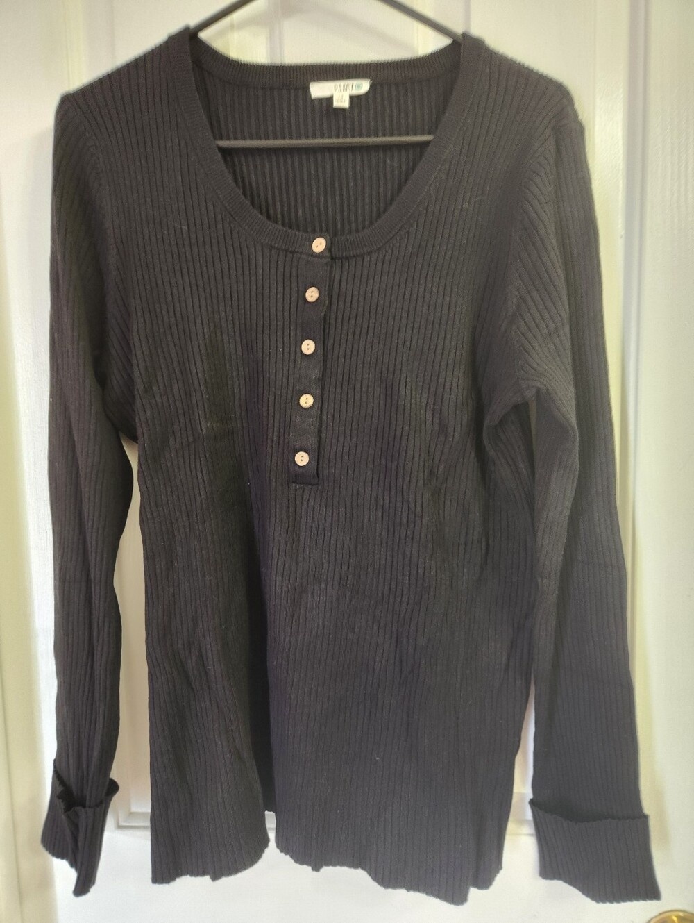 Women's ribbed Stretch knit long-sleeve henley top Neckline Scoop